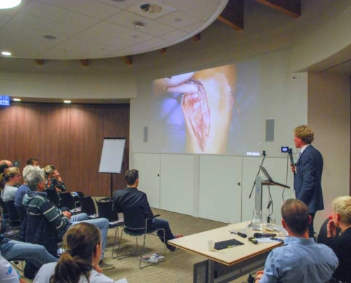 Live verbinding: met de operatiekamer mee kijken naar een knieschijf stabiliserende operatie Symposium patellofemorale klachten - live operatie